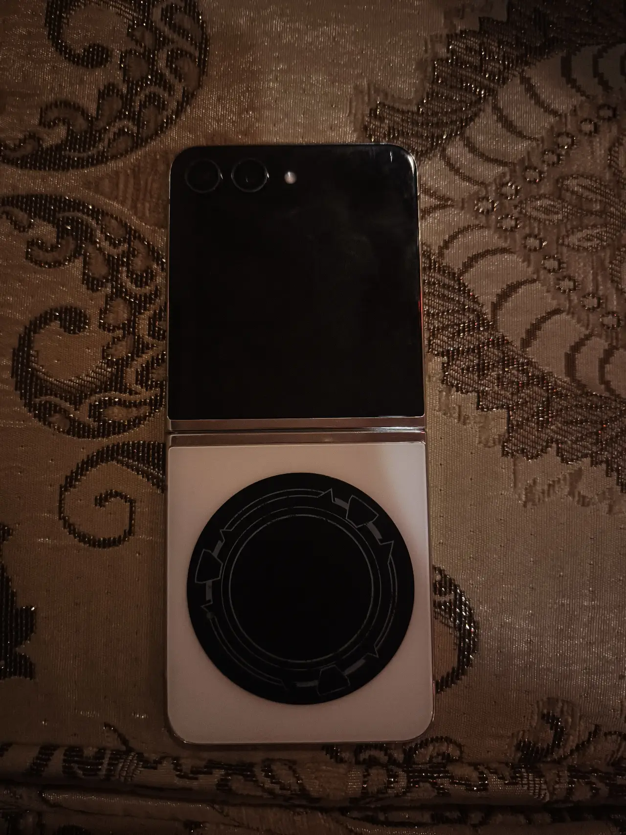 Samsung Galaxy Z Flip5 — 300,000 د.ع