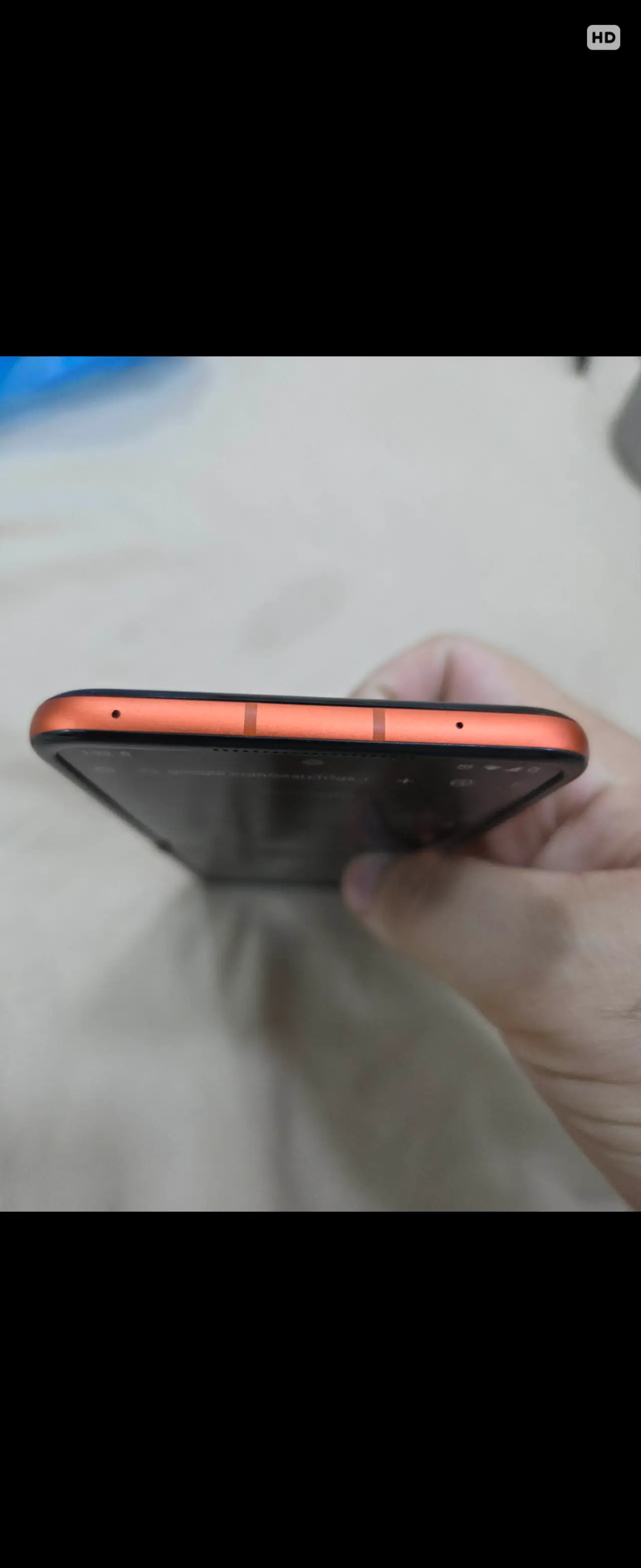 Motorola Razr 50 — 650,000 د.ع