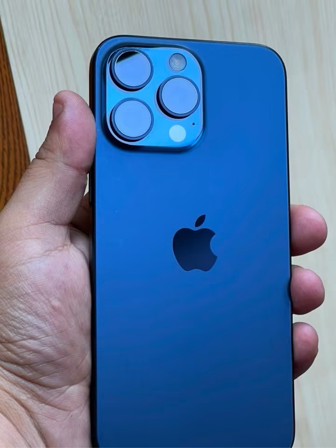 Apple 15pro max — 925,000 د.ع