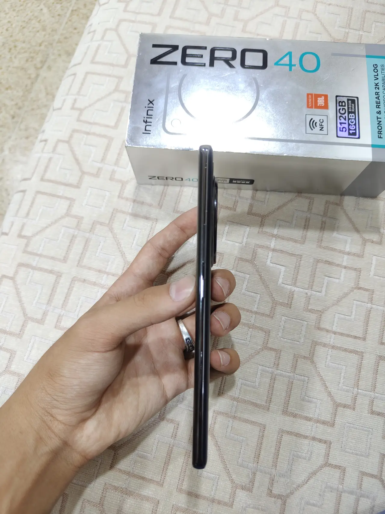 Infinix Zero 40 4G — 350,000 د.ع