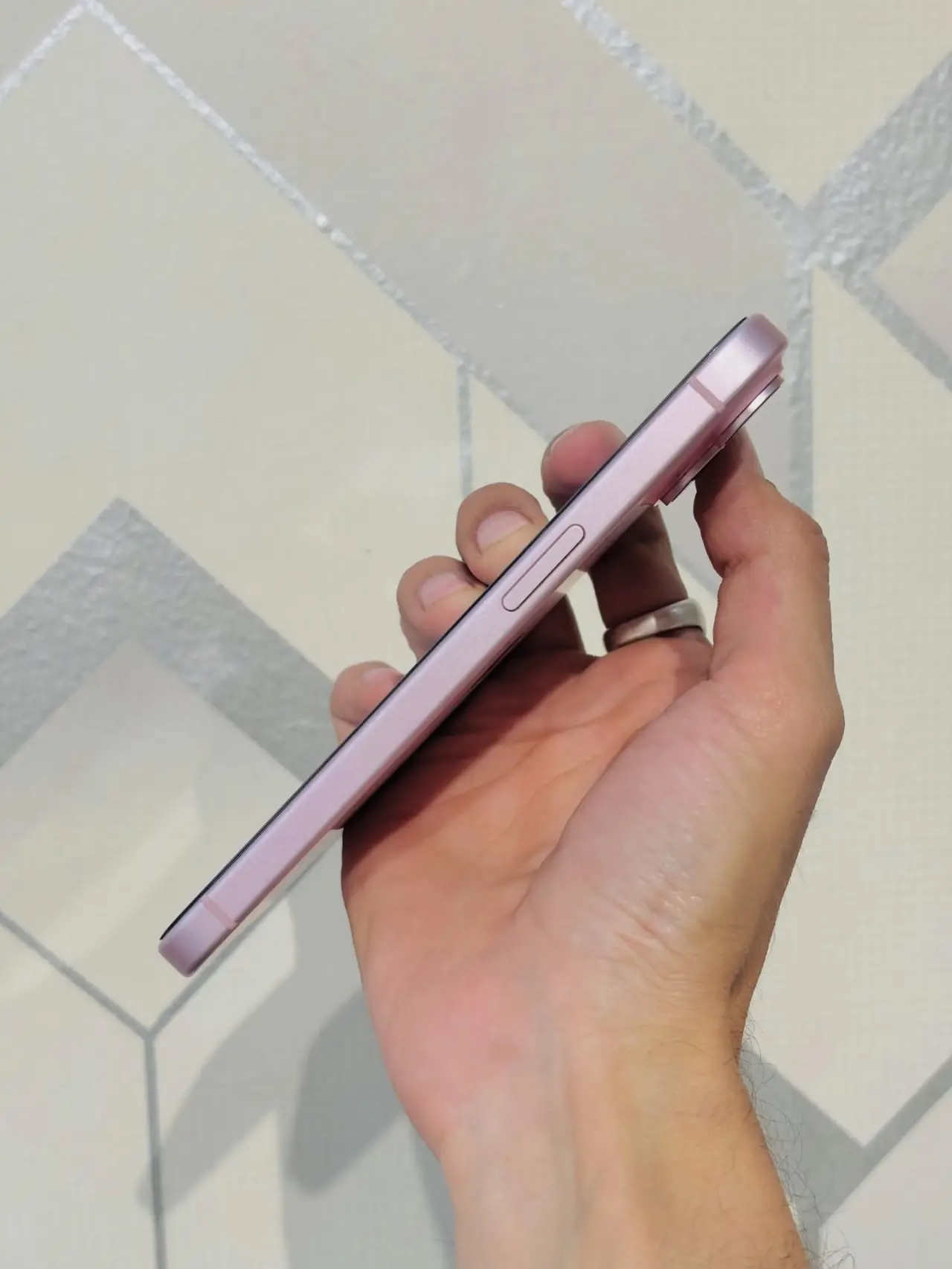 Apple iPhone 15 Plus — 850,000 د.ع
