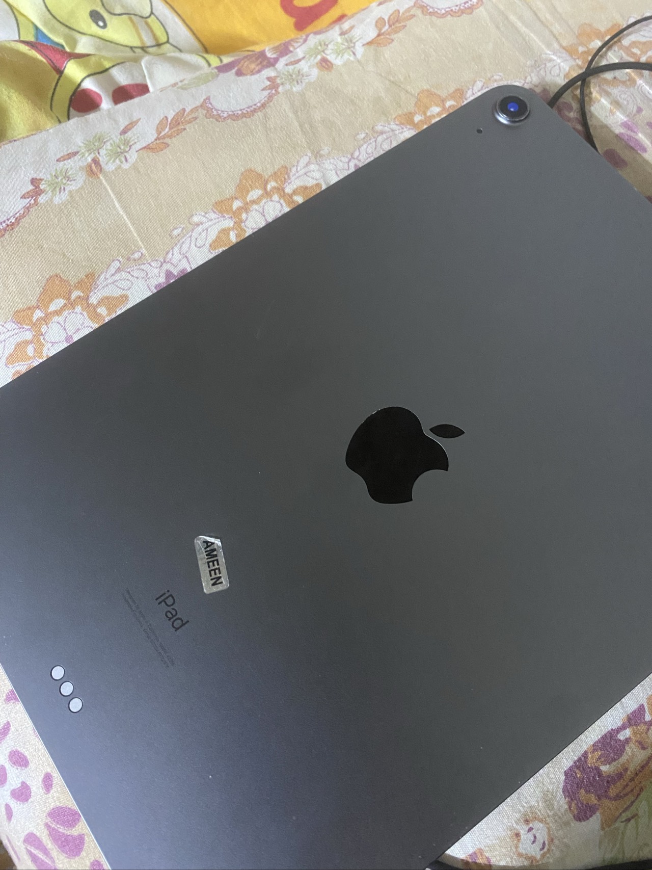 Apple iPad Air  4 — 400,000 د.ع