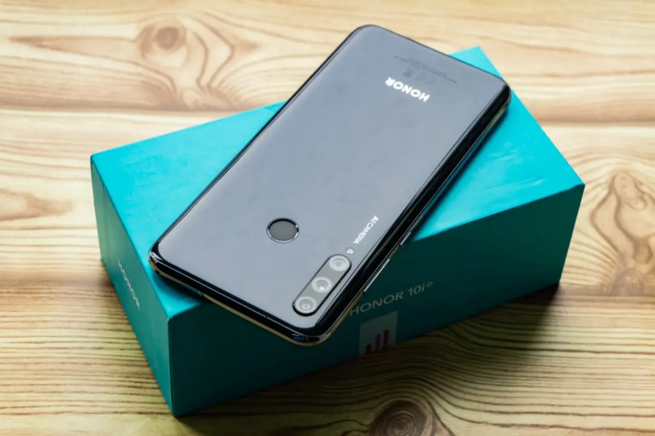 Honor 10i — 80,000 د.ع