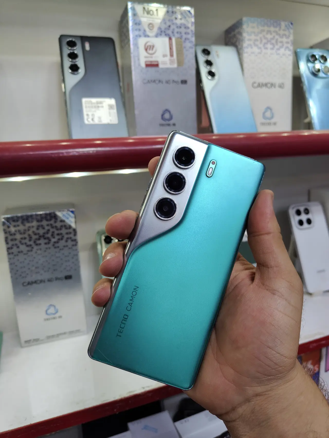 Tecno Camon 40 Pro 5G — 330,000 د.ع