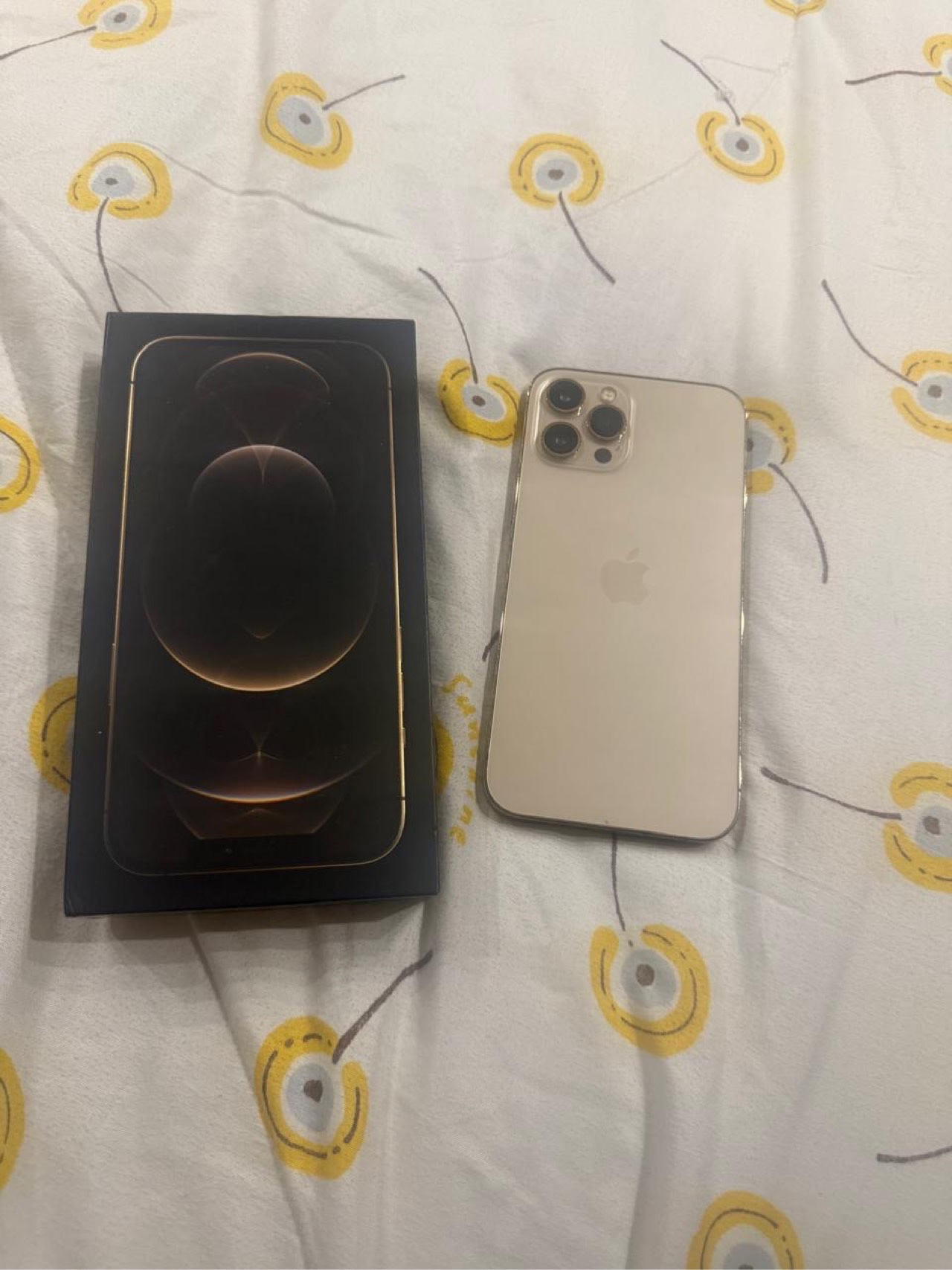 Apple 12 pro max — 450,000 د.ع