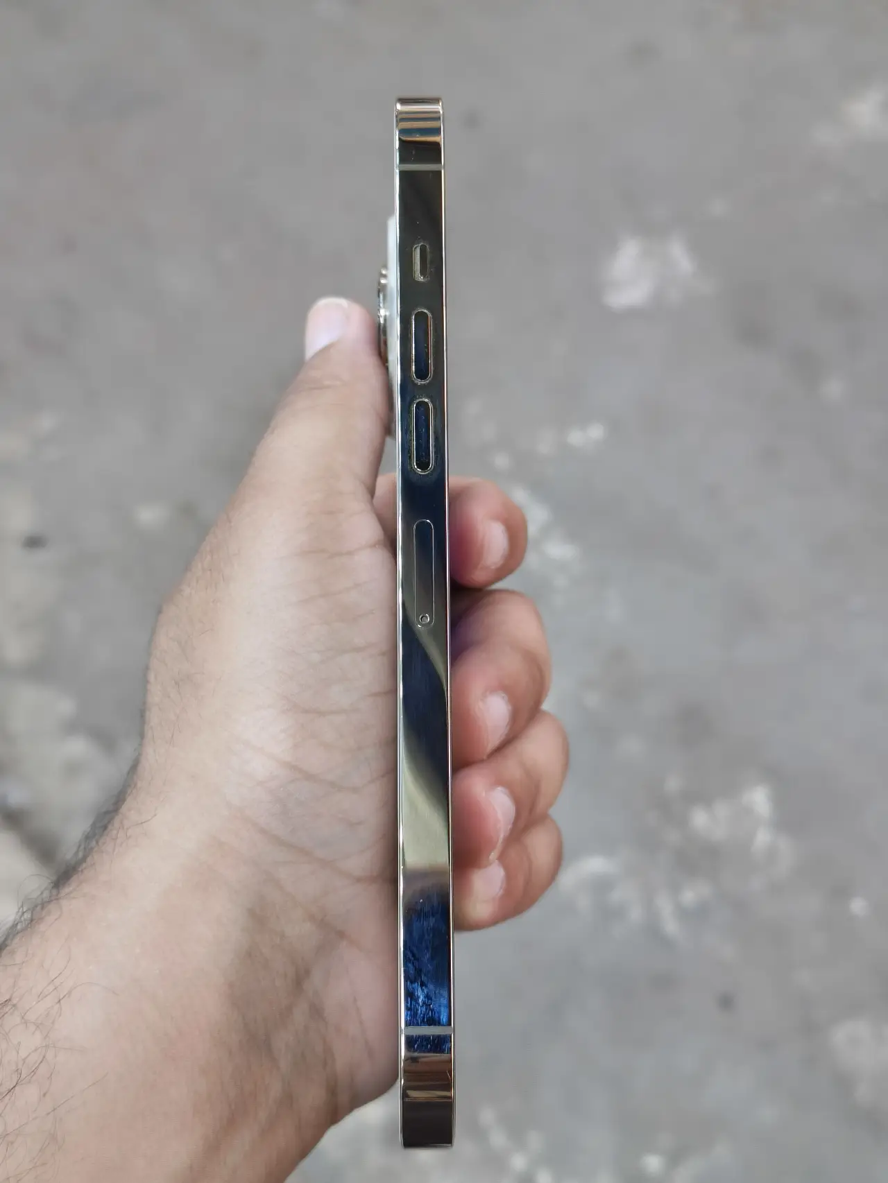 Apple iPhone 13 Pro Max — 700,000 د.ع