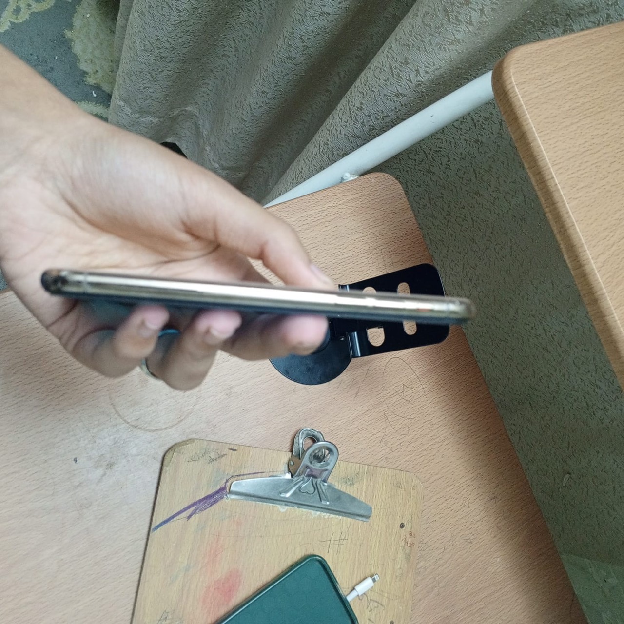 Apple iPhone xs — 200,000 د.ع