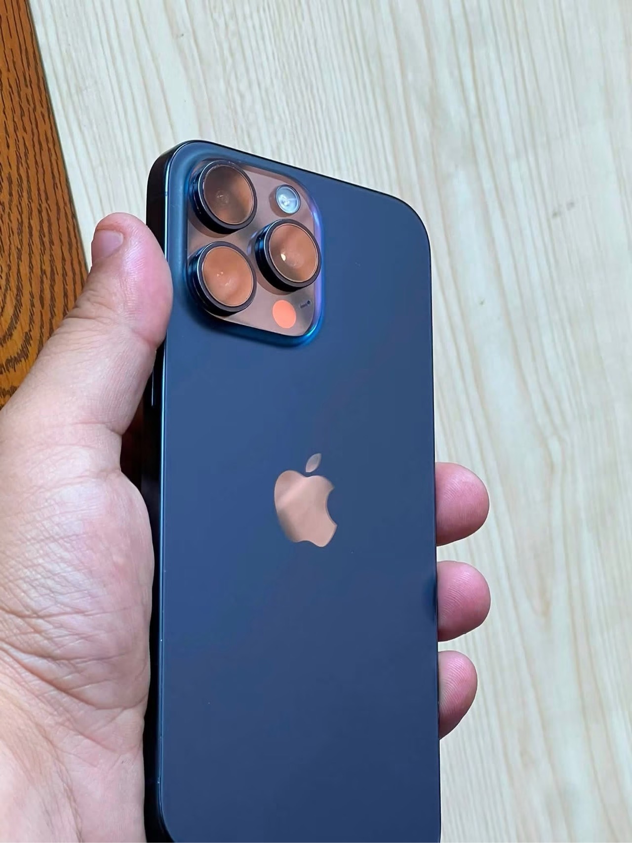 Apple 15pro max — 925,000 د.ع