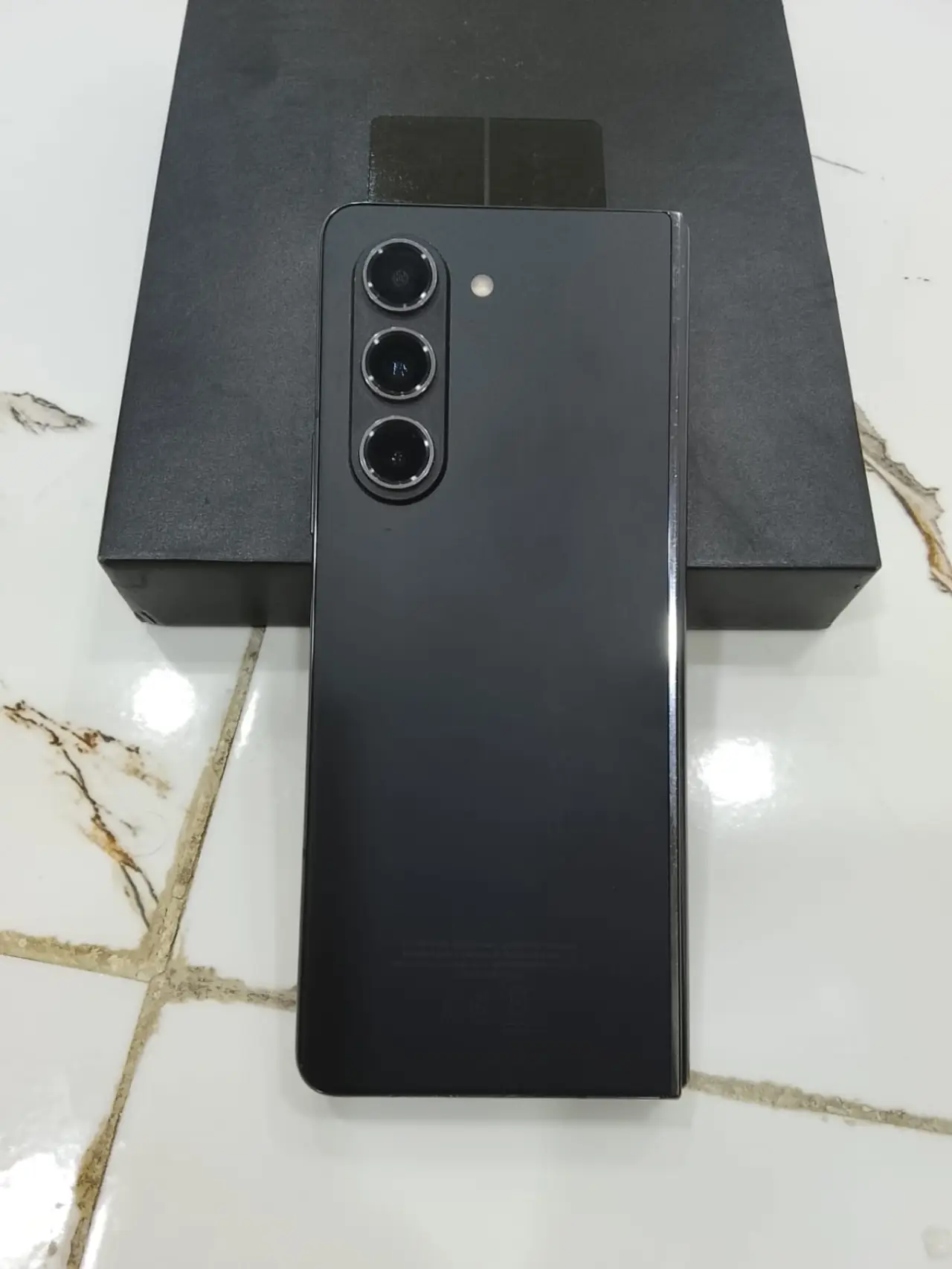 Samsung Galaxy Z Fold5 — 850,000 د.ع