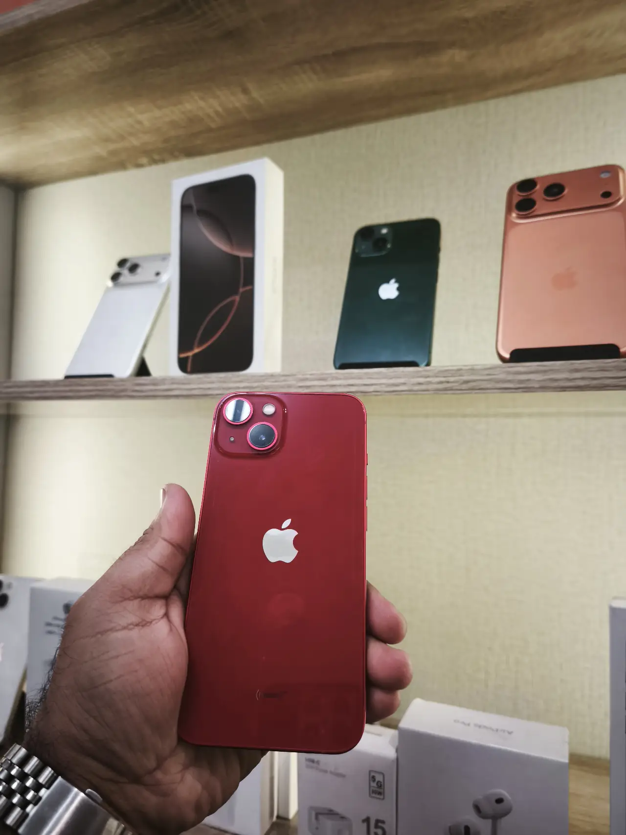 Apple iPhone 13 — 450,000 د.ع