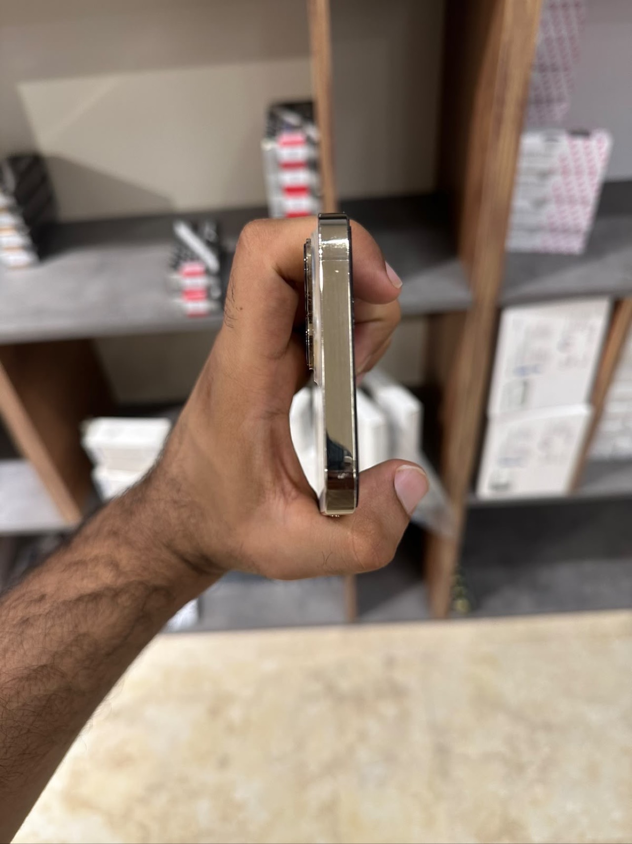 Apple iPhone 13 Pro Max — 725,000 د.ع