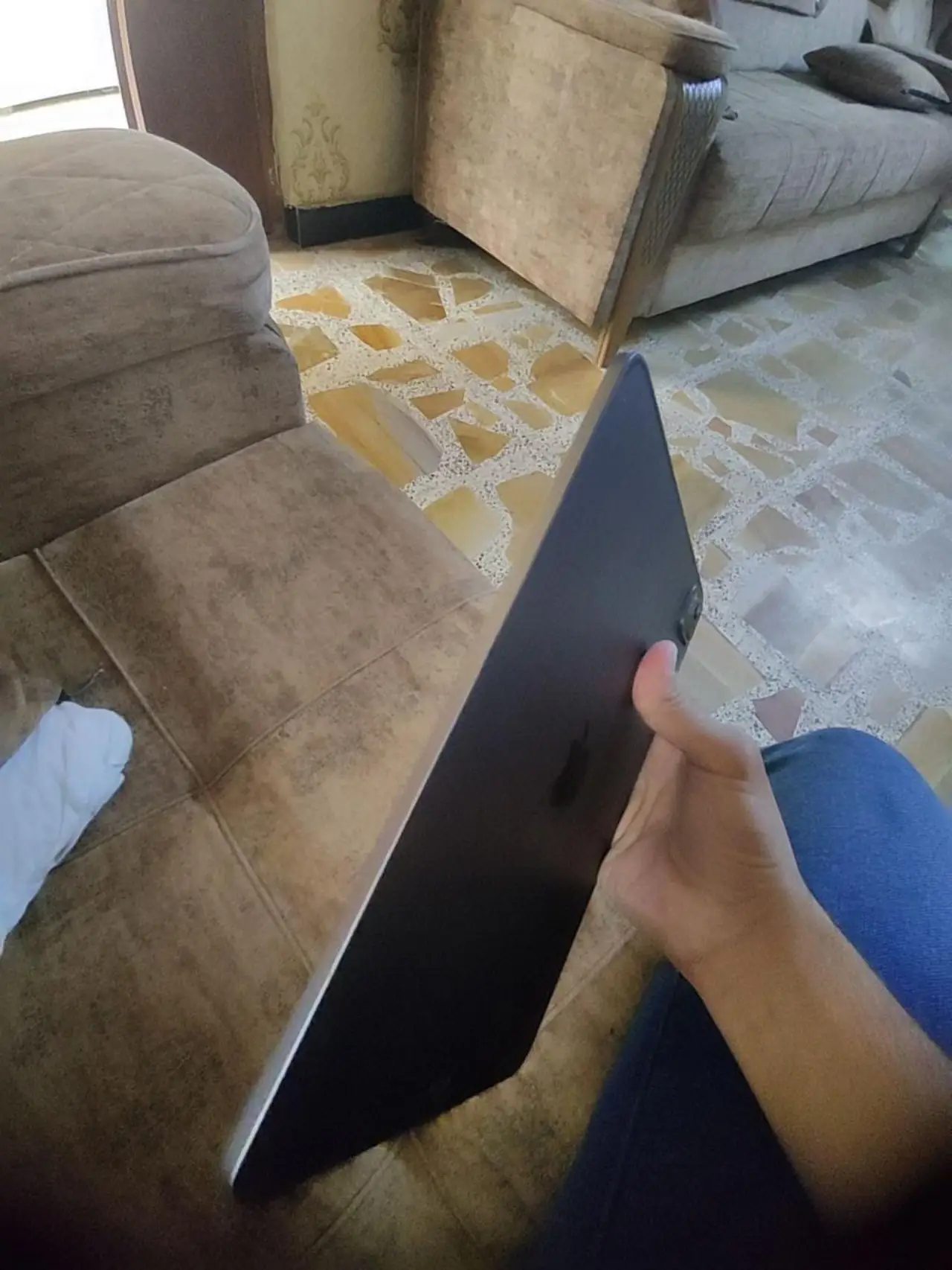 Apple ipad — 650,000 د.ع