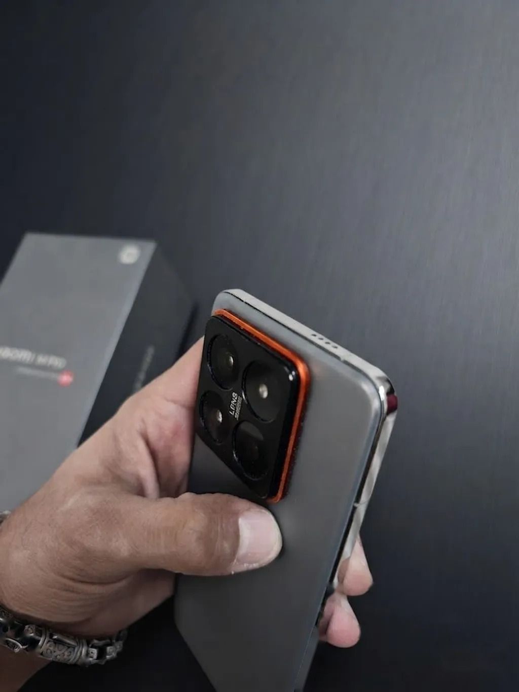 Xiaomi 14 Pro Titanium — 950,000 د.ع