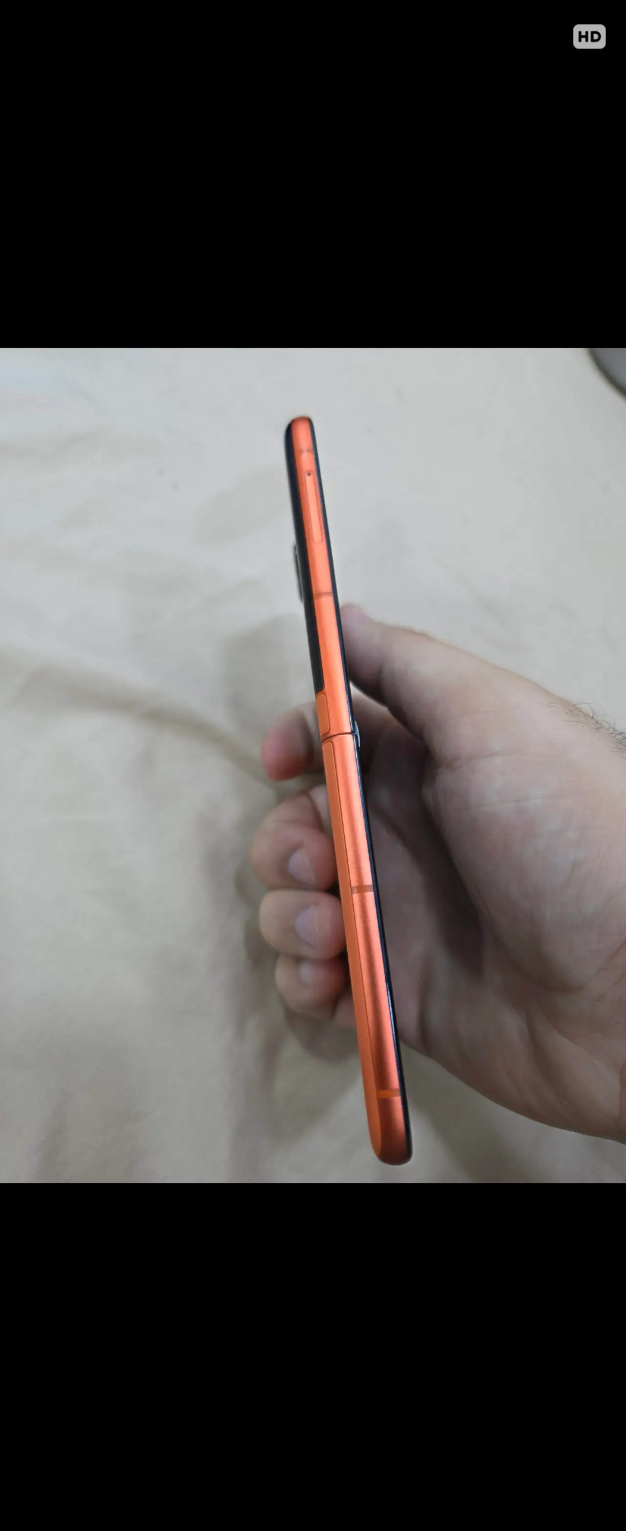 Motorola Razr 50 — 650,000 د.ع