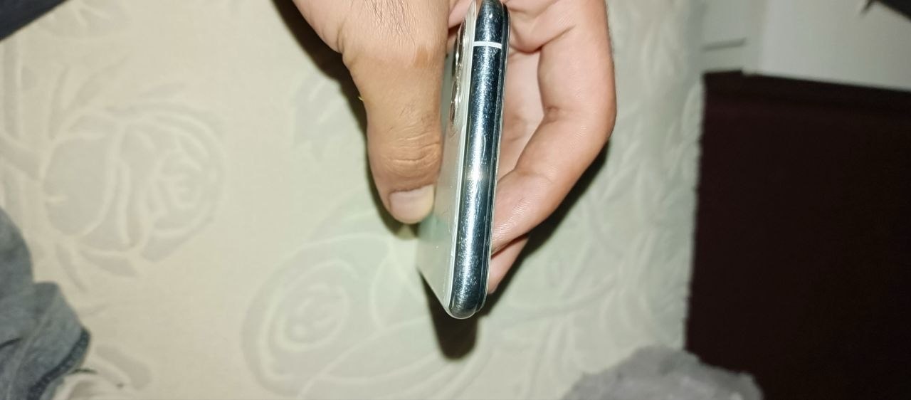 Apple iPhone 11 Pro Max — 350,000 د.ع