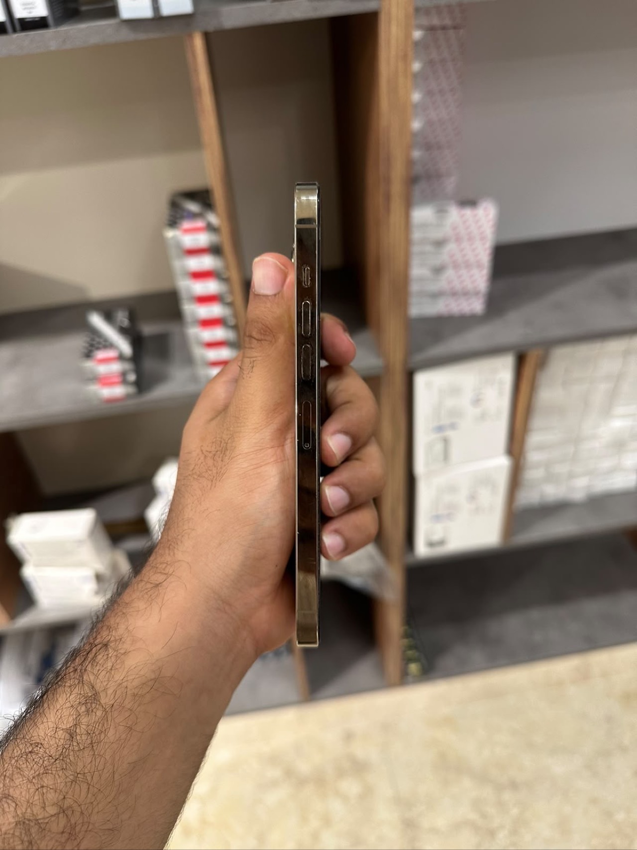 Apple iPhone 13 Pro Max — 725,000 د.ع