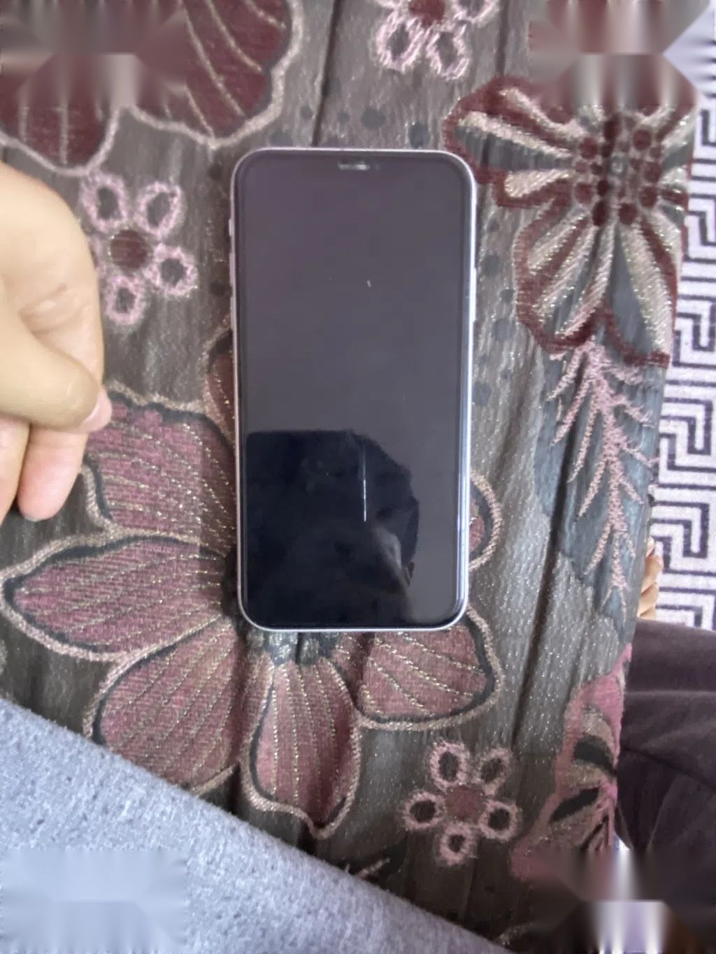 Apple iPhone XR — 140,000 د.ع