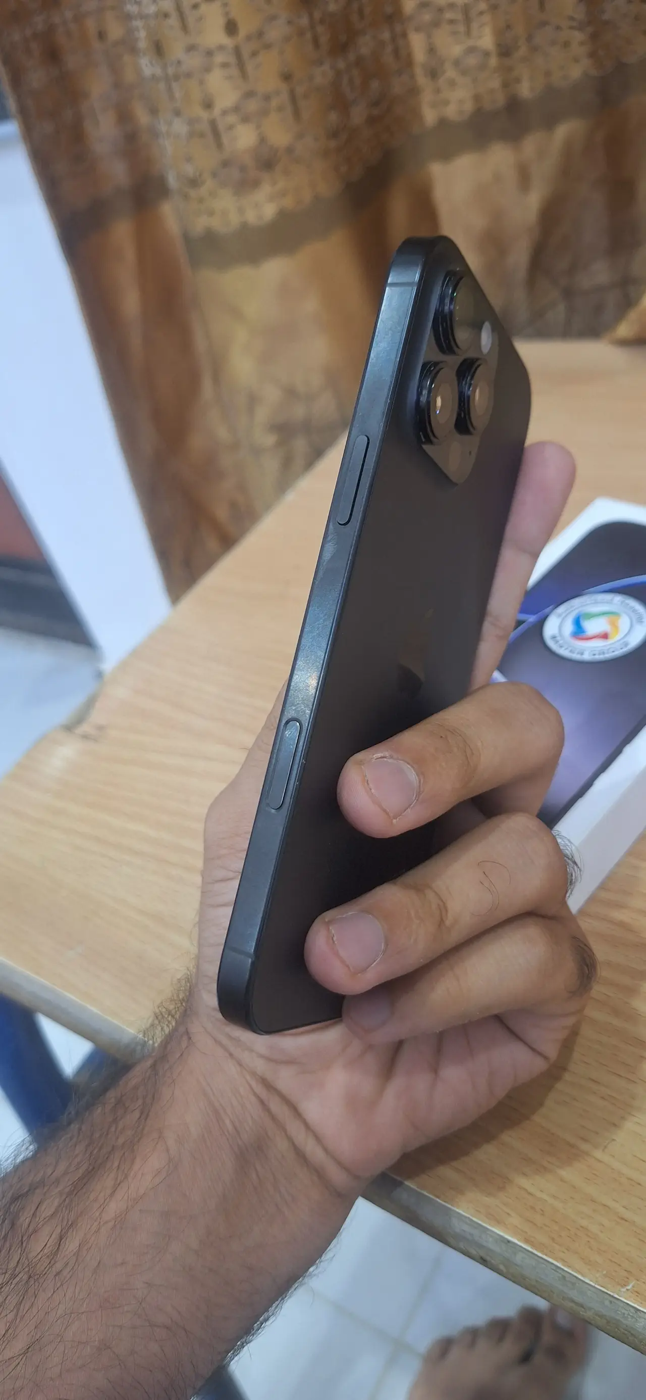 Apple iPhone 16 Pro Max — 1,390,000 د.ع