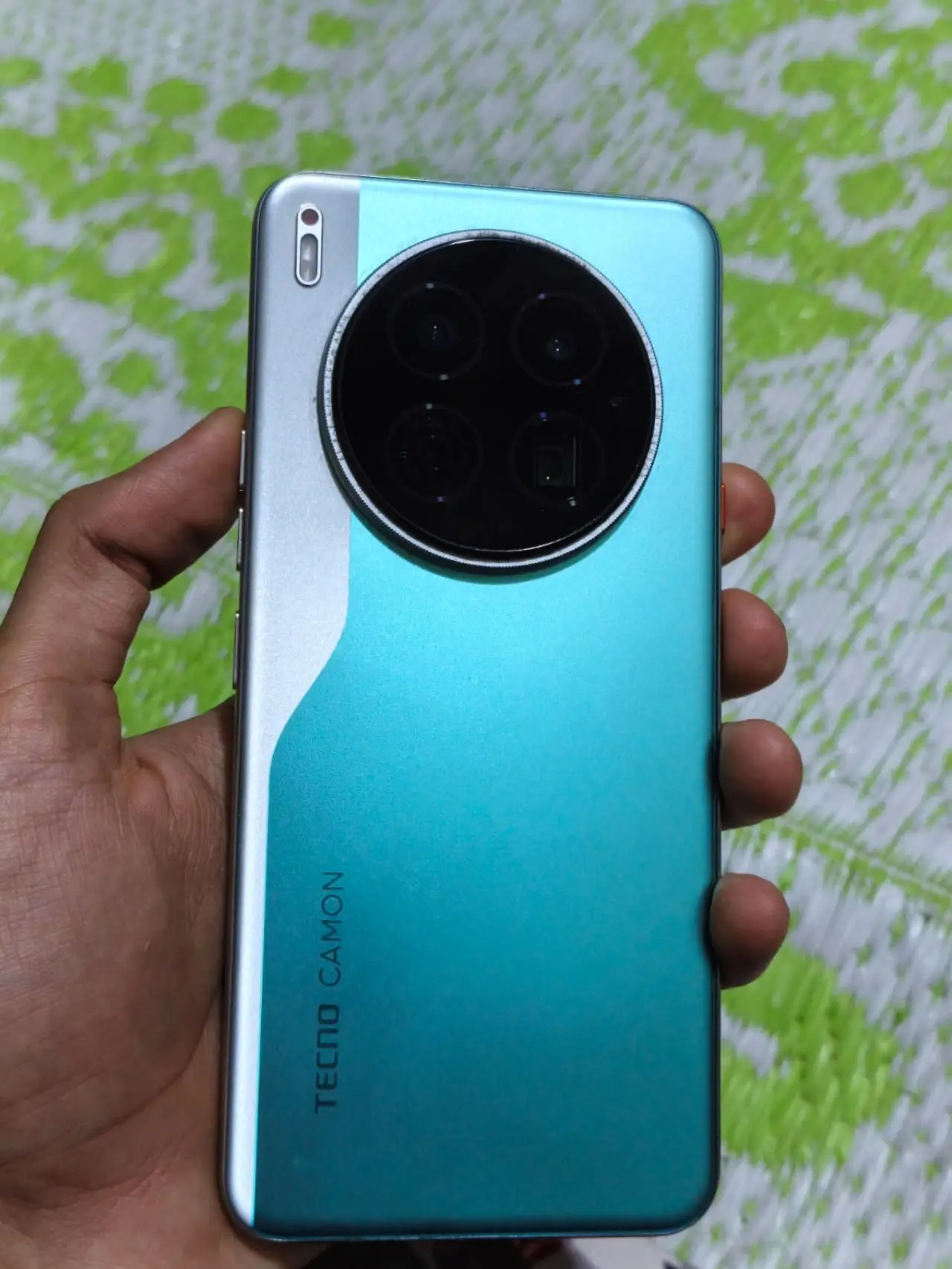 Tecno Camon 40 Premier — 415,000 د.ع