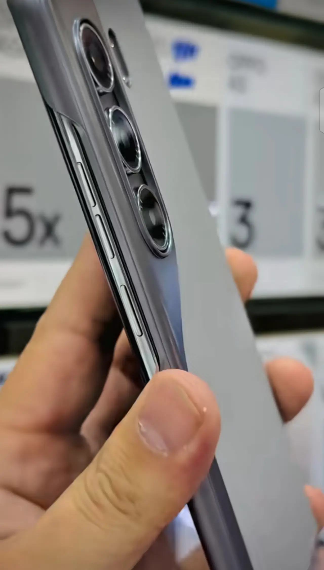 Tecno Camon 40 Pro 5G — 300,000 د.ع