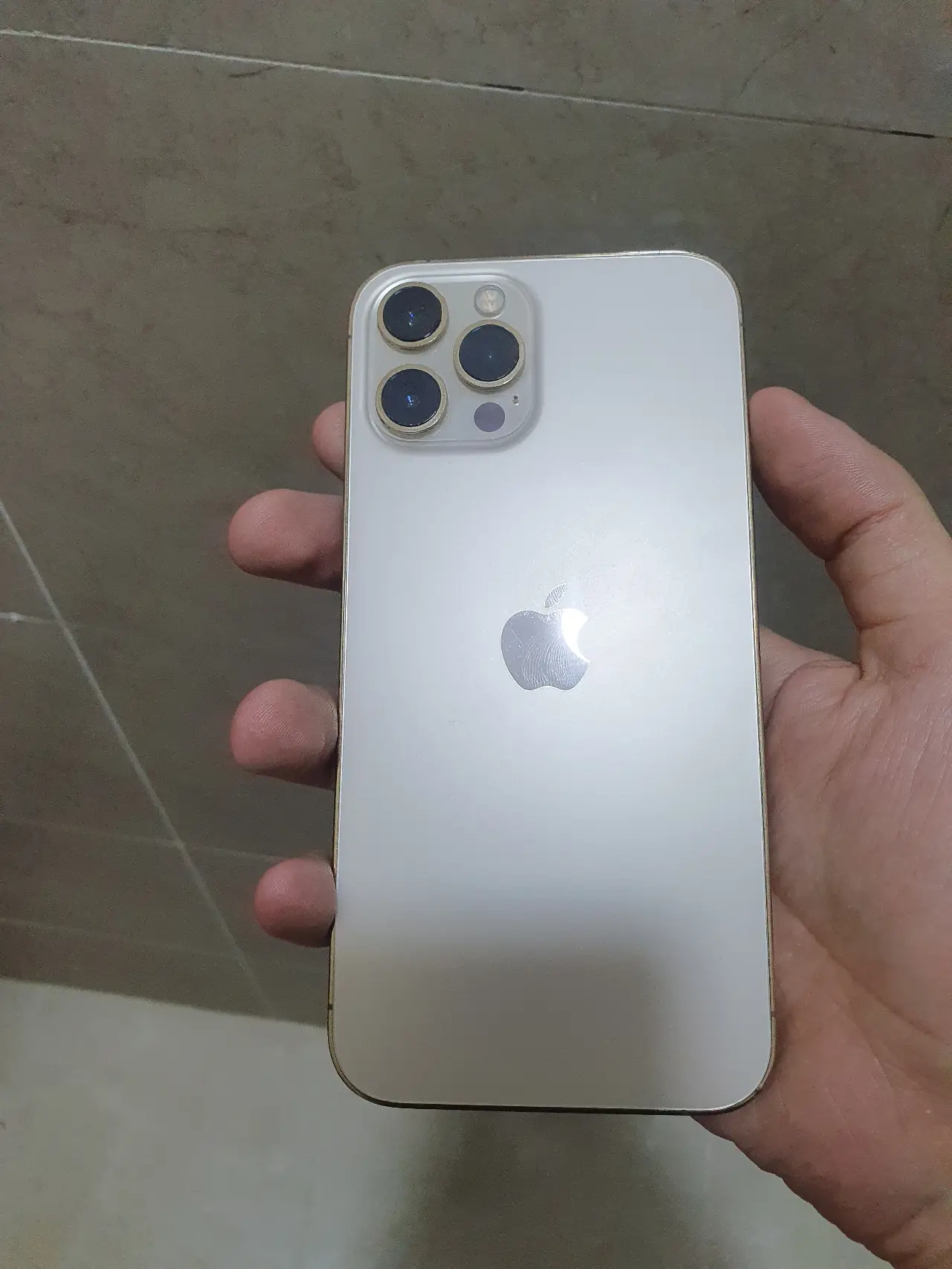 Apple iPhone 12 Pro Max — 460,000 د.ع