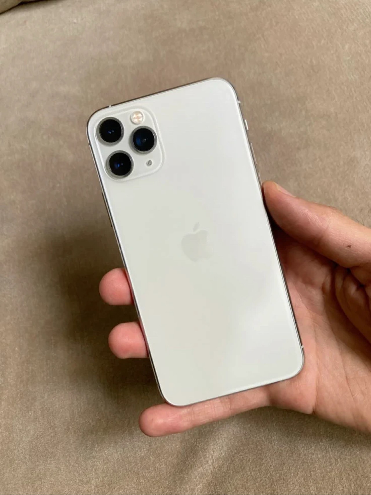 Apple iPhone 11 Pro Max — 300,000 د.ع
