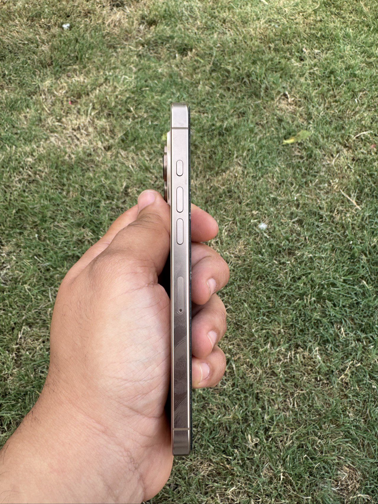 Apple iPhone 16 Pro Max — 1,400,000 د.ع