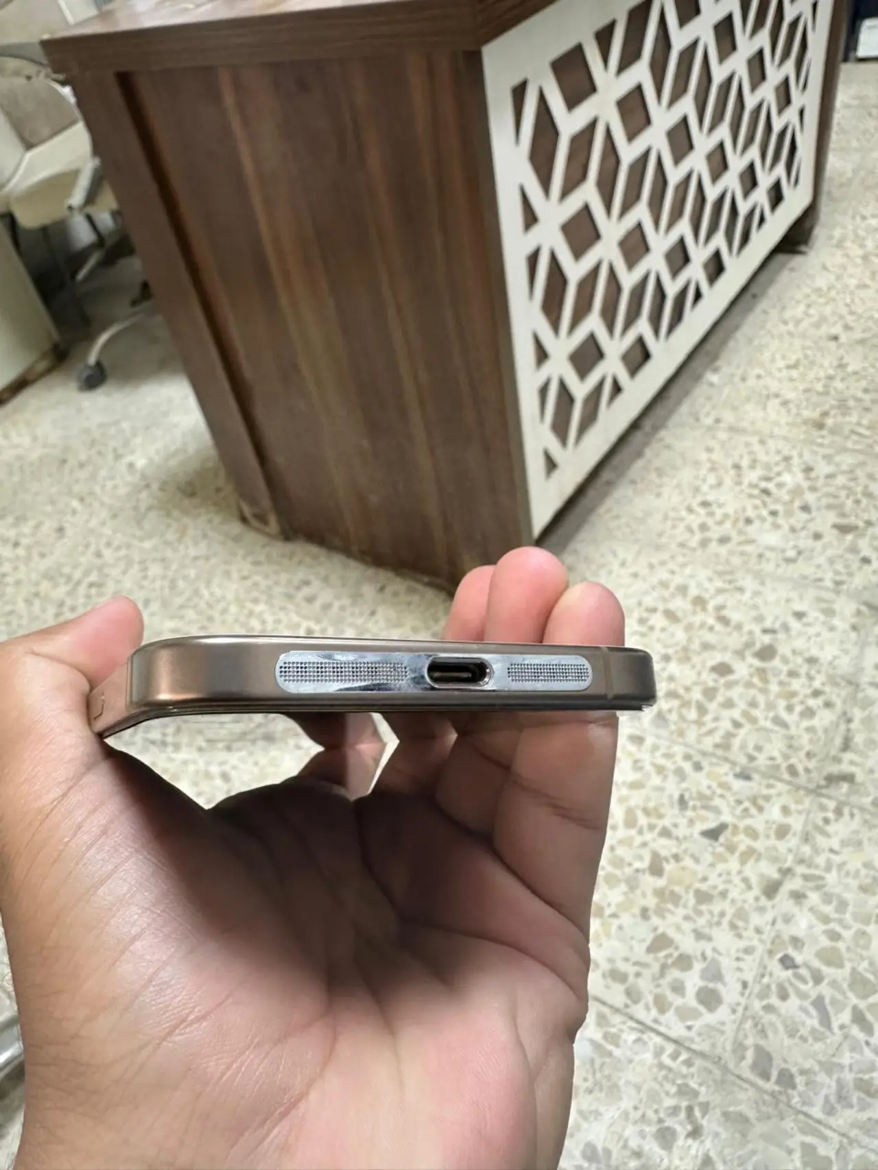 Apple iPhone 16 Pro Max — 1,600,000 د.ع