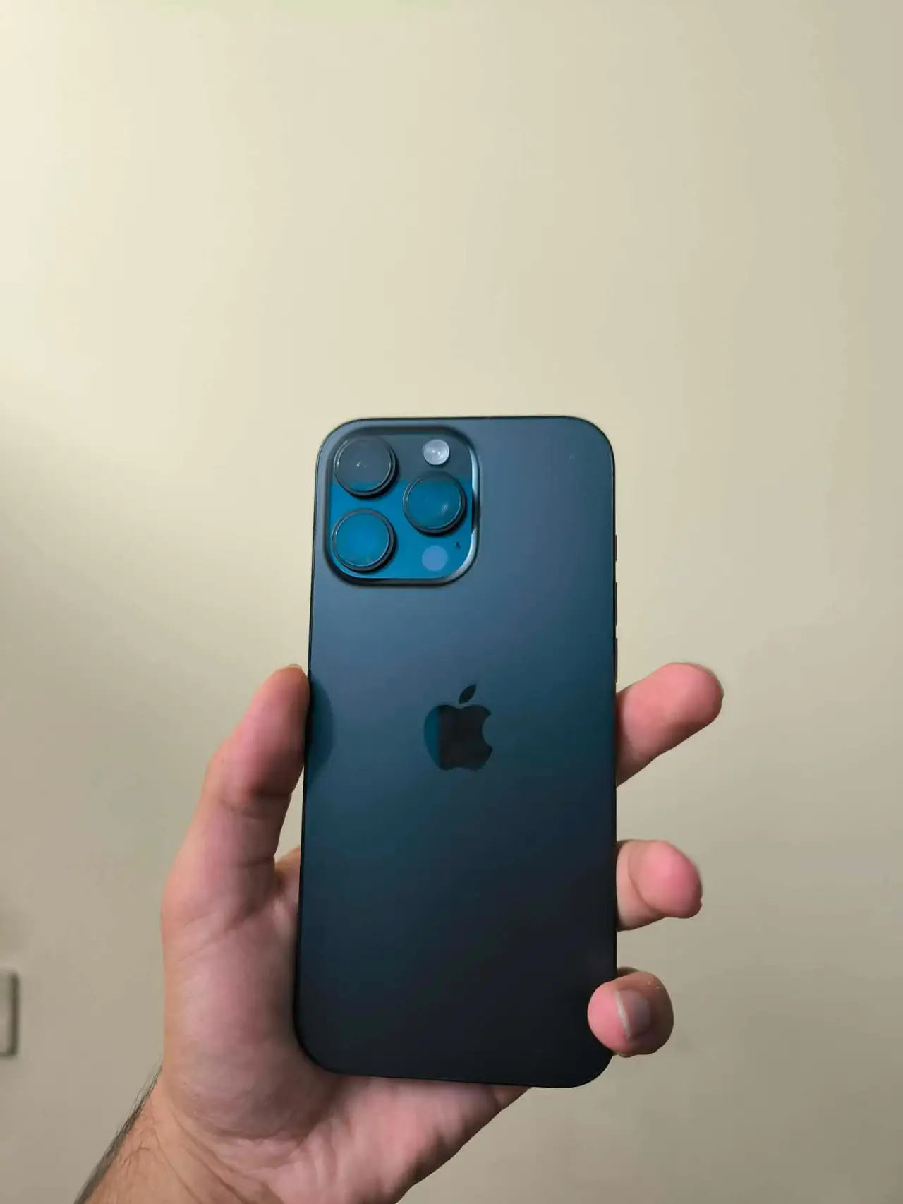 Apple iPhone 16 Pro Max — 1,390,000 د.ع
