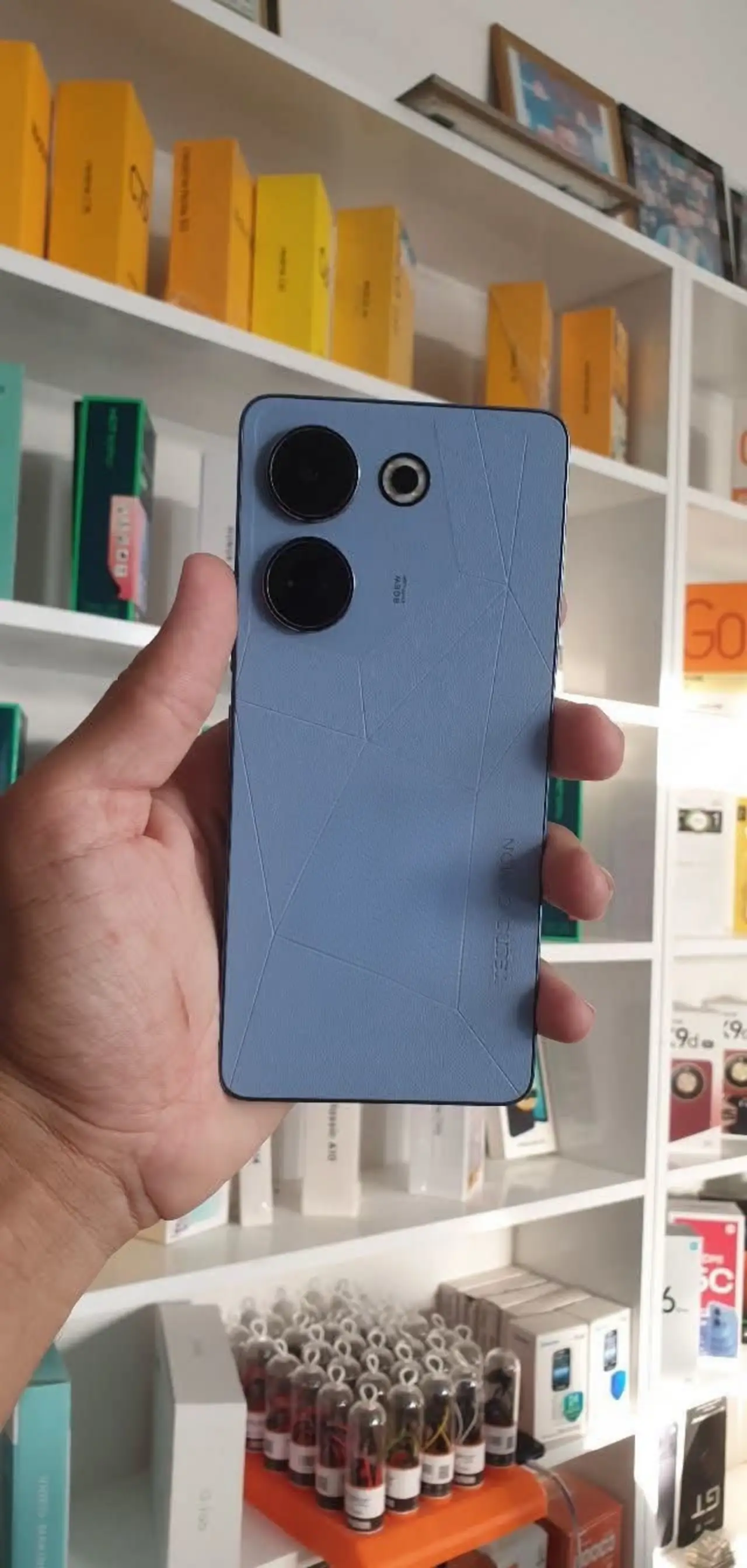 Tecno Camon 20 Pro — 180,000 د.ع