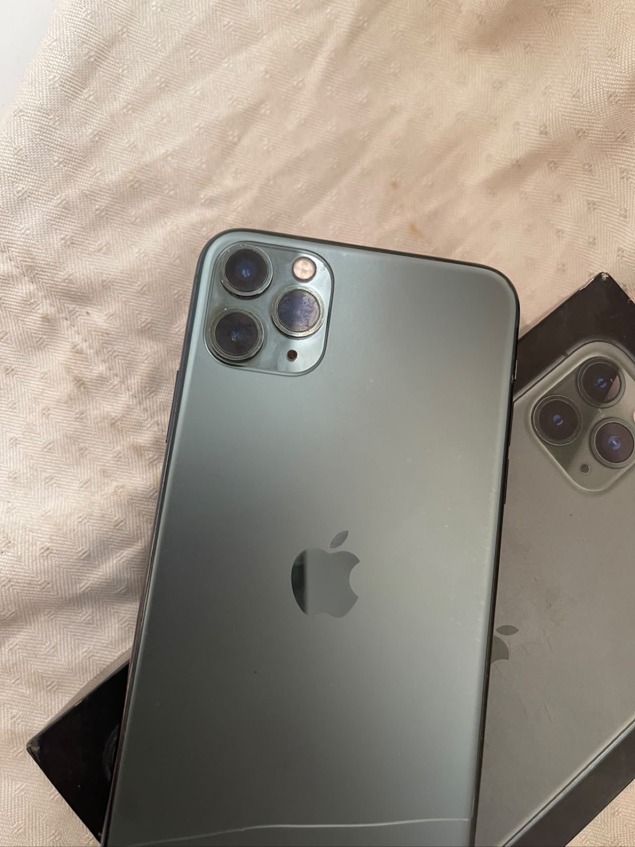 Apple iPhone 11 Pro Max — 400,000 د.ع