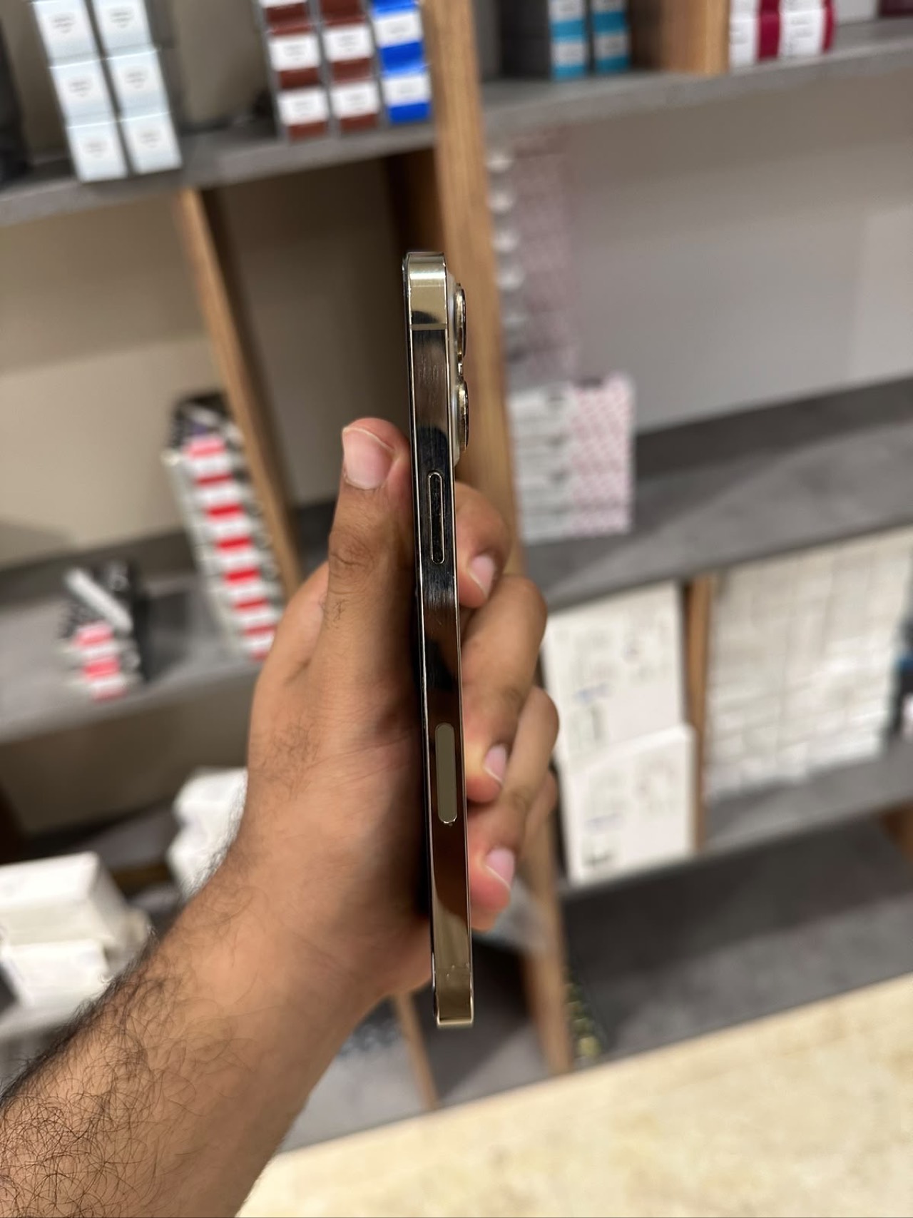Apple iPhone 13 Pro Max — 725,000 د.ع