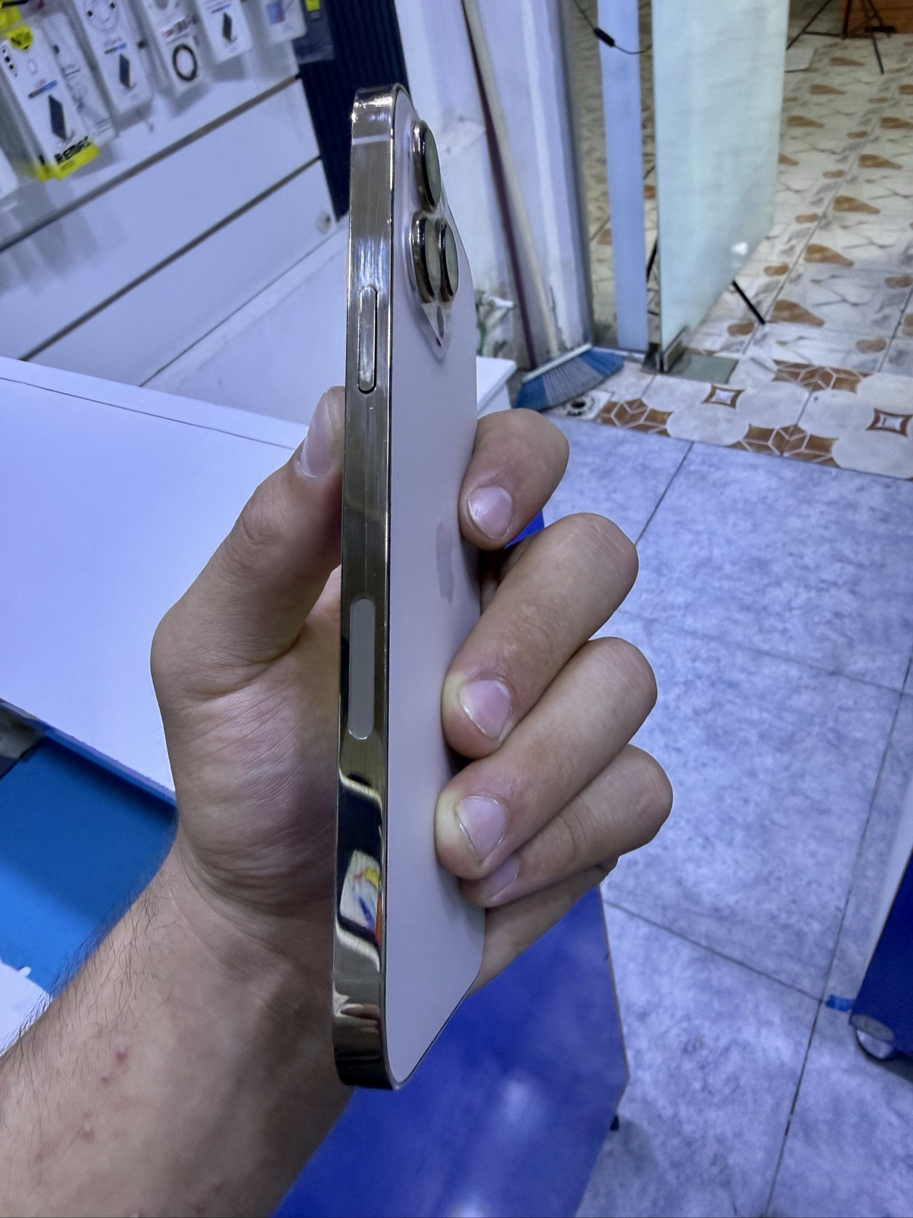 Apple iPhone 13 Pro Max — 750,000 د.ع