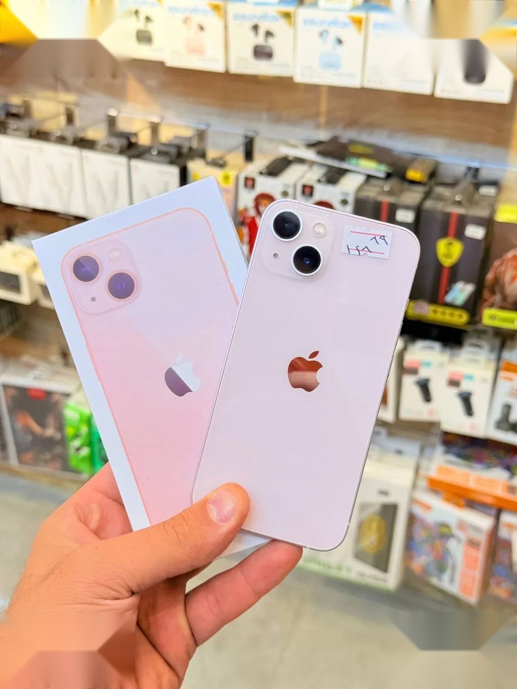 Apple iPhone 13 — 400,000 د.ع