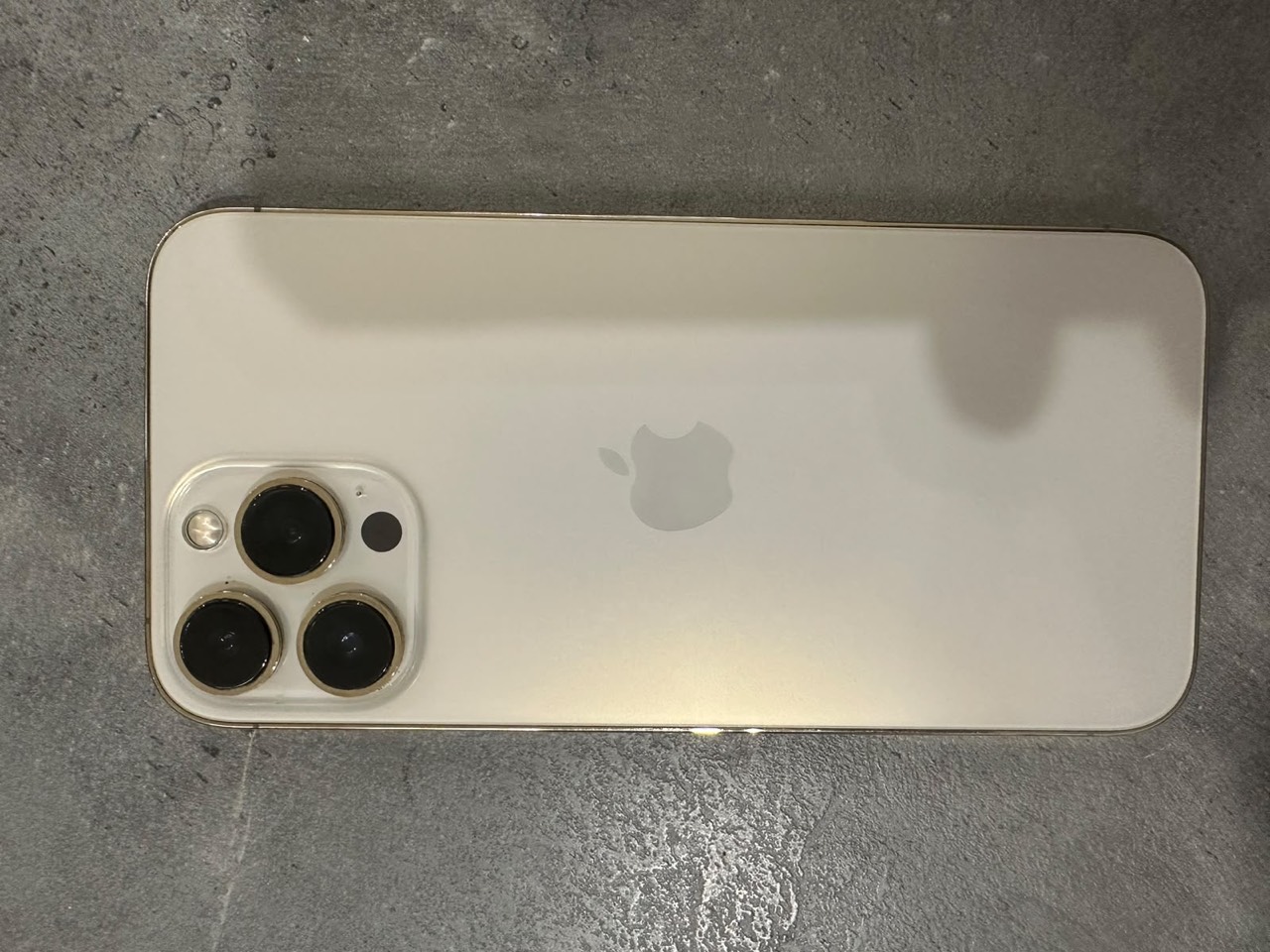 Apple iPhone 13 Pro Max — 725,000 د.ع
