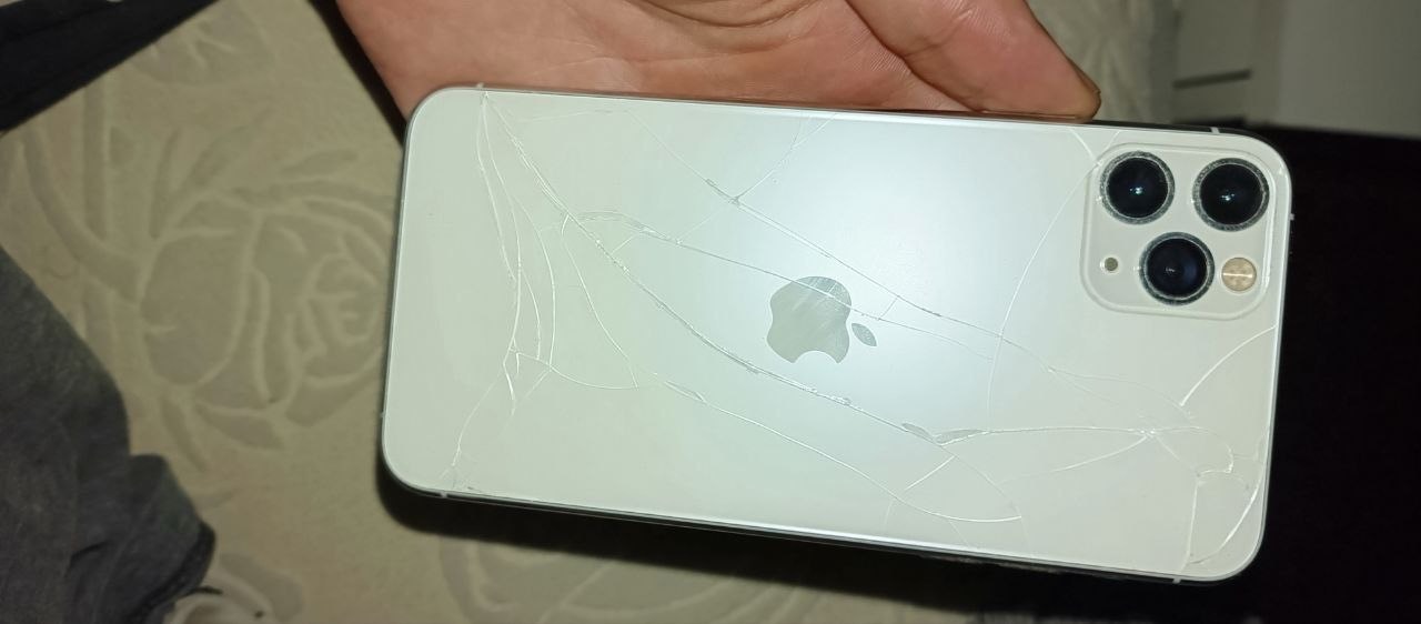 Apple iPhone 11 Pro Max — 350,000 د.ع