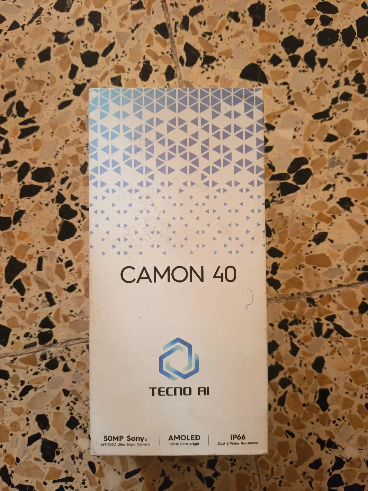 Tecno Camon 40 — 300,000 د.ع