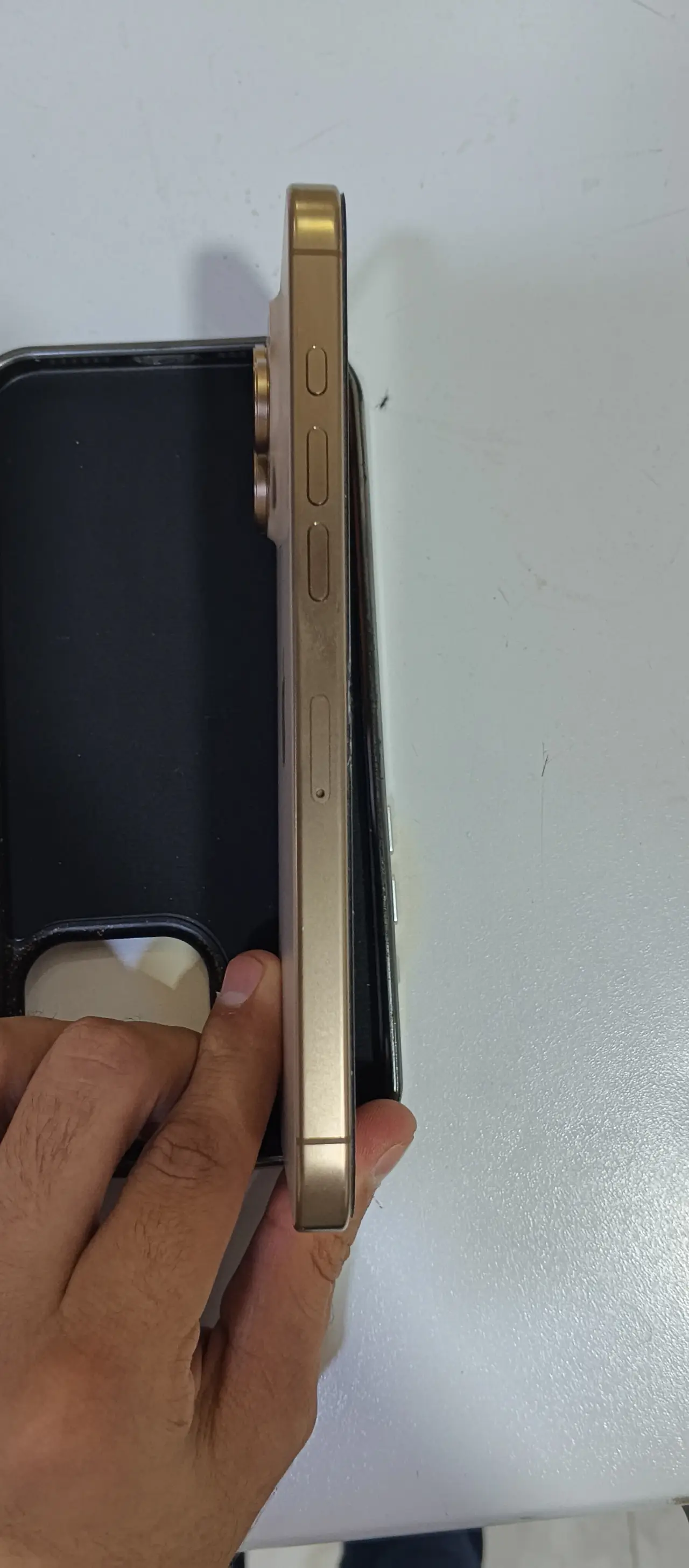 Apple iPhone 16 Pro Max — 1,550,000 د.ع