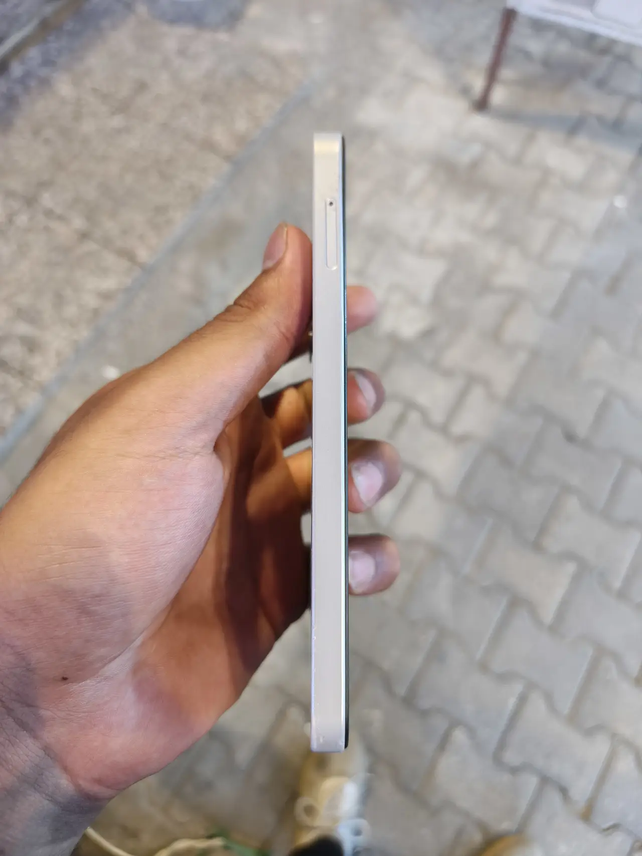 Apple A 25 — 200,000 د.ع