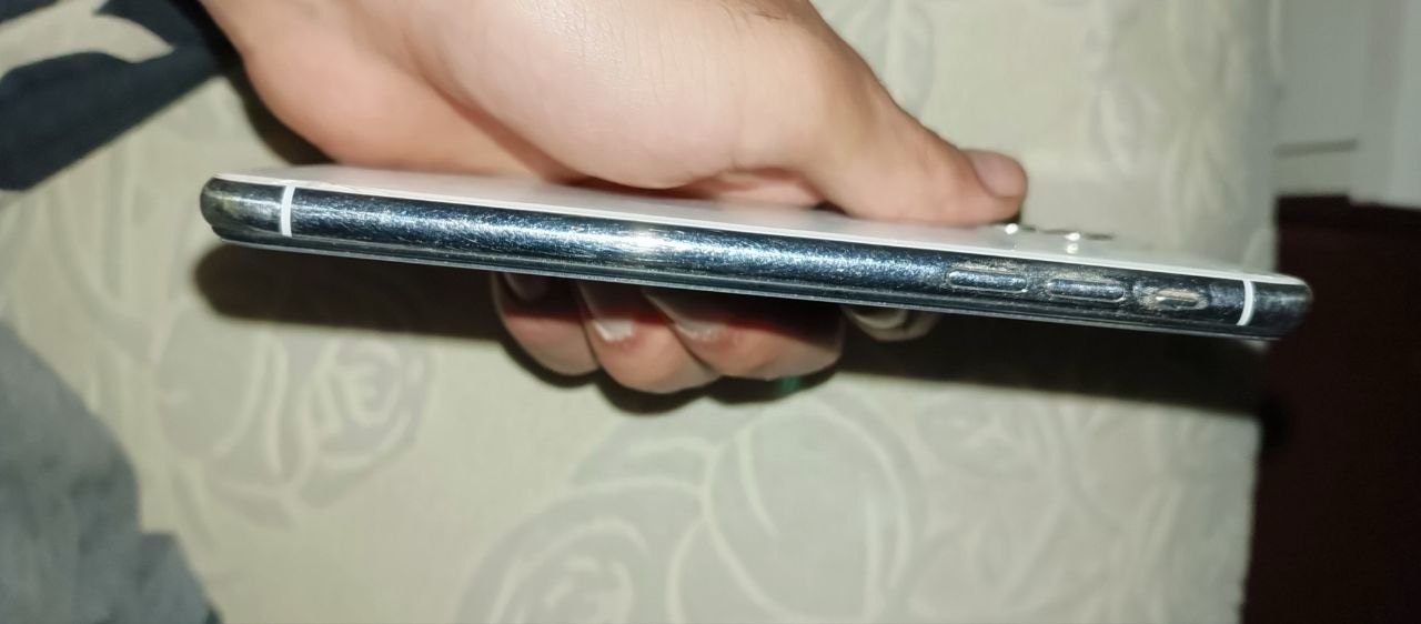 Apple iPhone 11 Pro Max — 350,000 د.ع