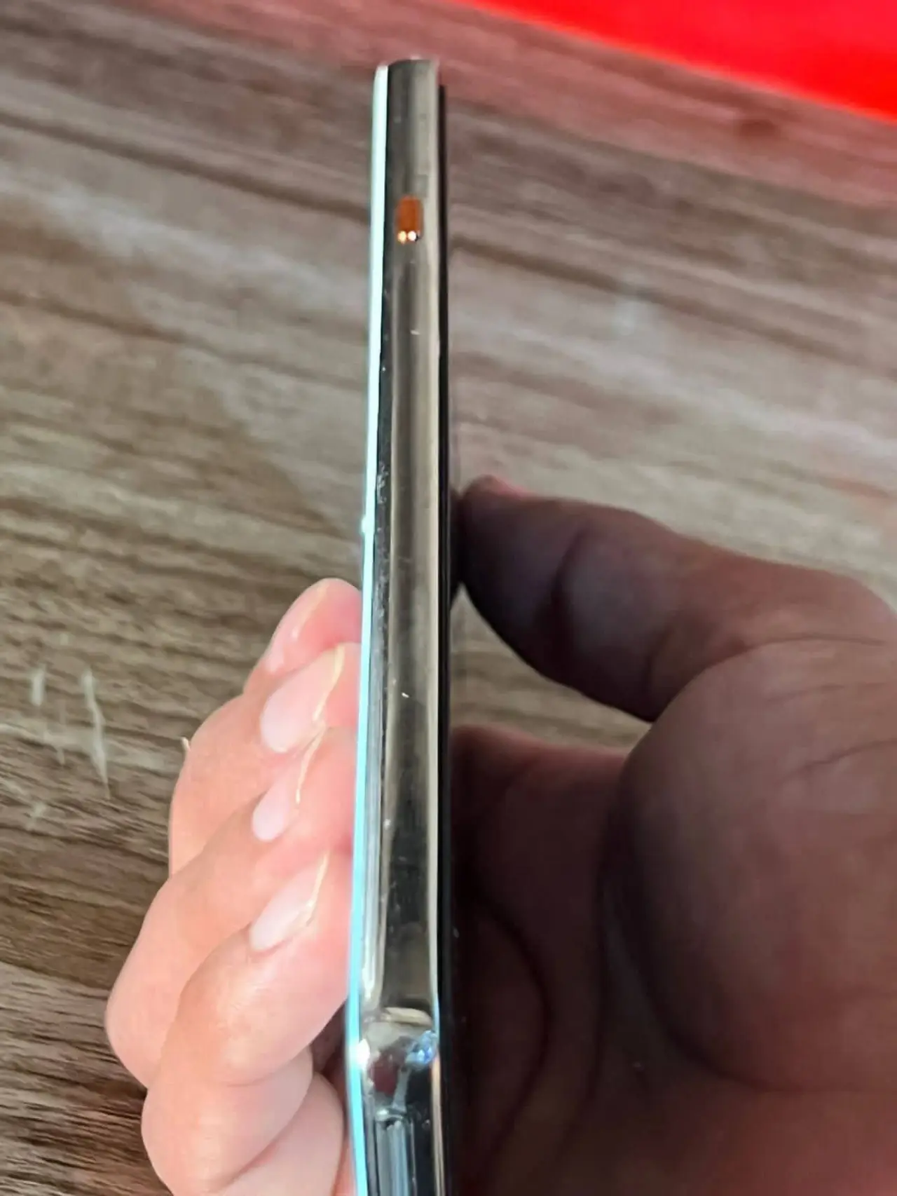 Tecno Camon 40 — 300,000 د.ع