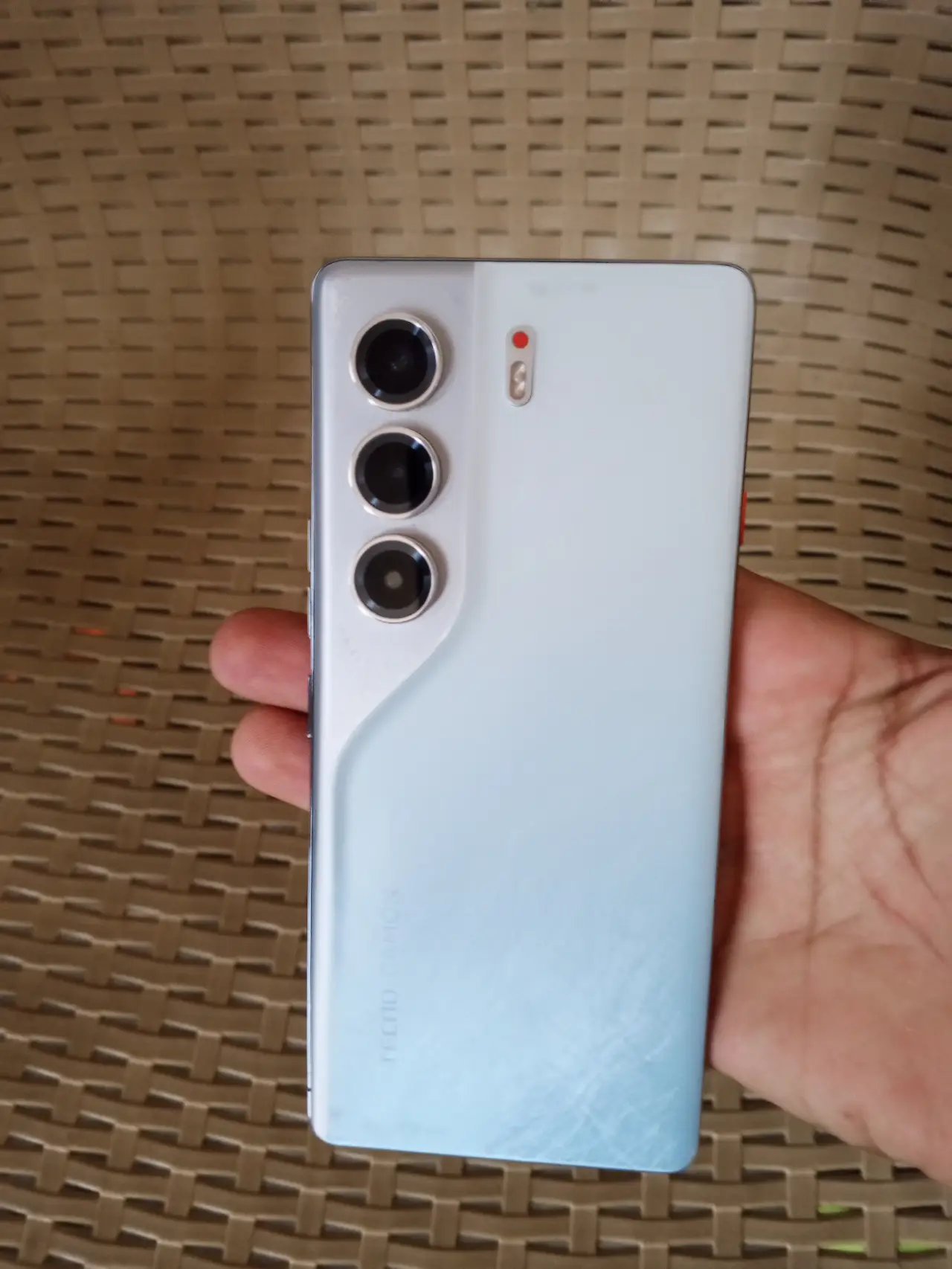 Tecno Camon 40 Pro 5G — 330,000 د.ع
