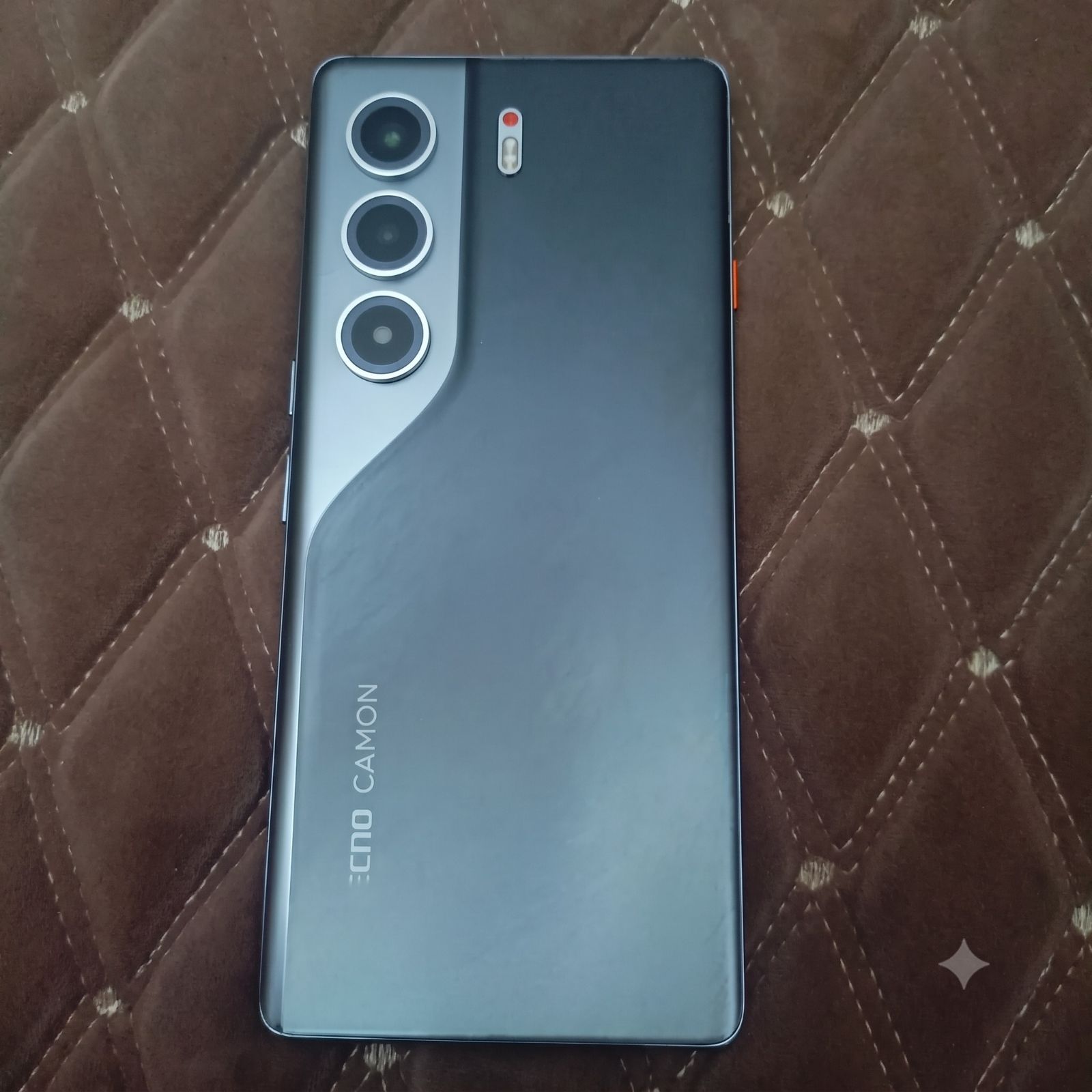 Tecno Camon 40 Pro — 360,000 د.ع