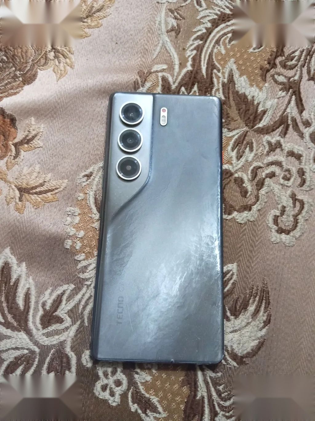 Tecno 40 — 120,000 د.ع