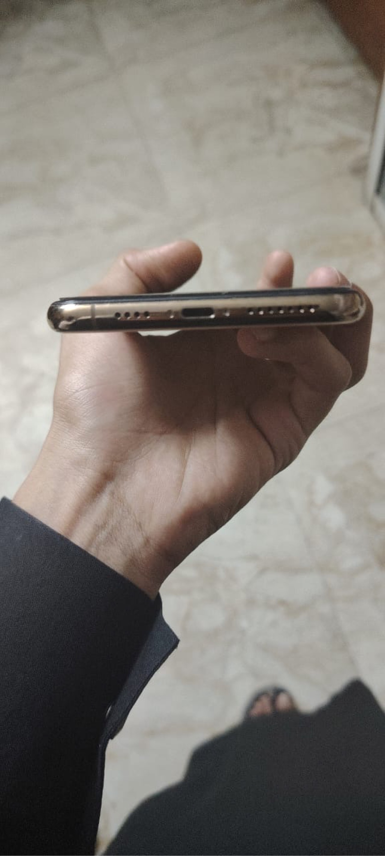 Apple xsmax — 180,000 د.ع